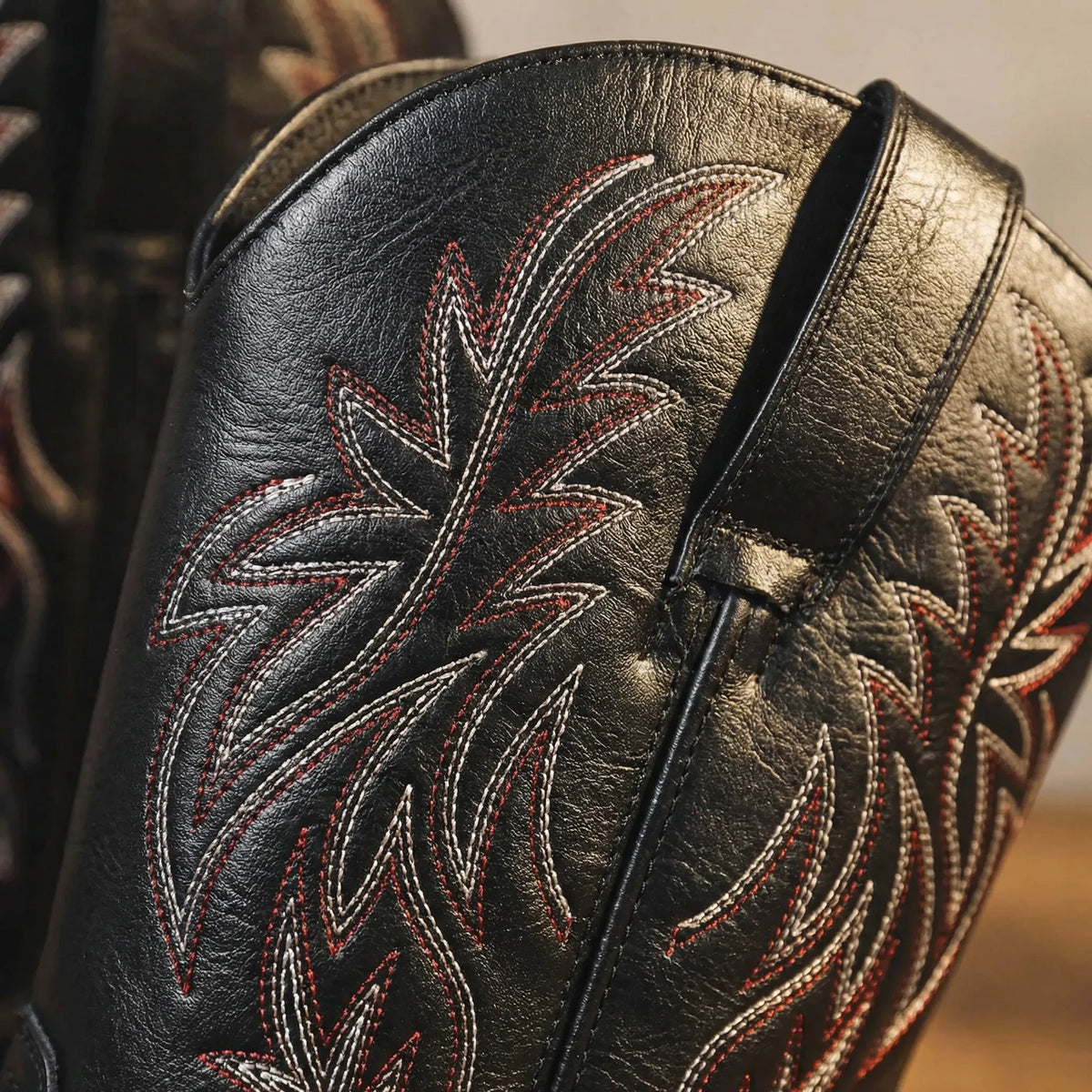 Calf-Length Cowboy Boots ? Timeless Western Style & Bold Comfort 3