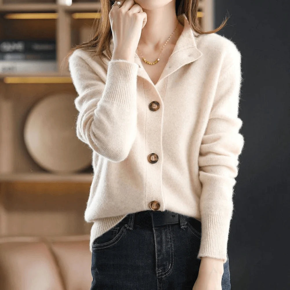 Elegant Women's Cardigan – Timeless Comfort and Style 0