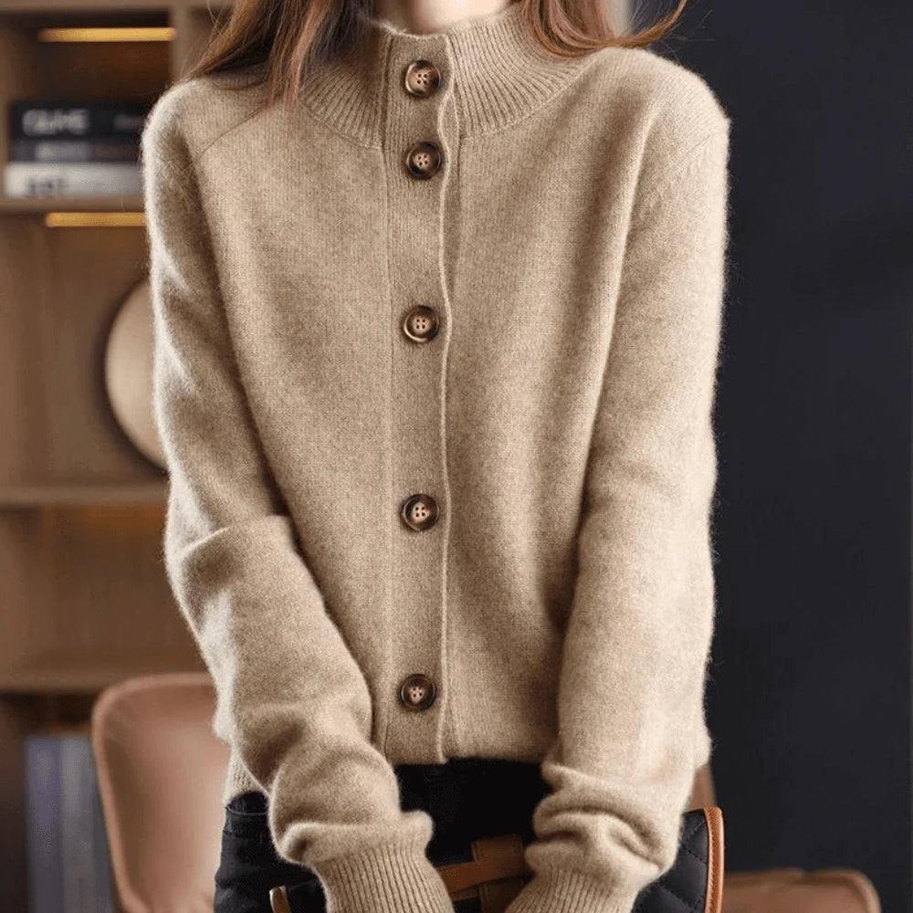 Elegant Women's Cardigan – Timeless Comfort and Style 2