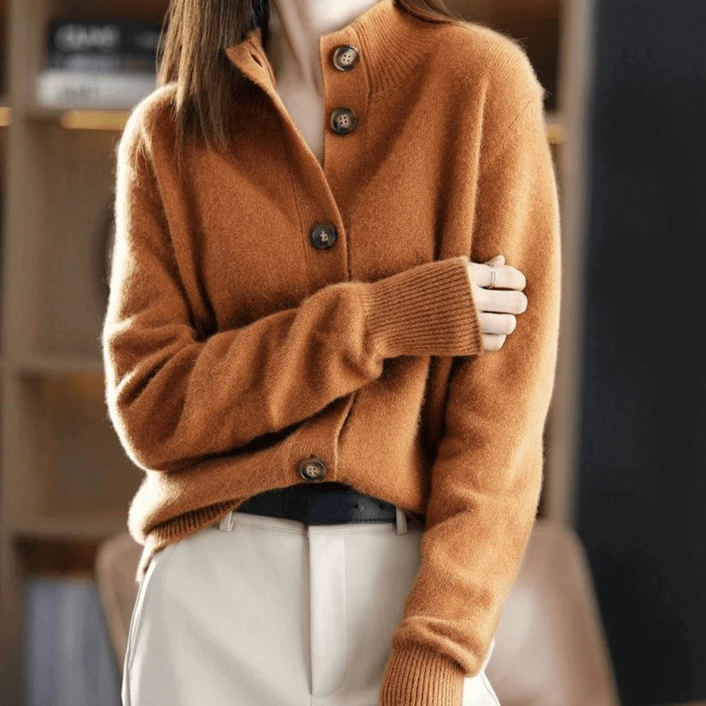 Elegant Women's Cardigan – Timeless Comfort and Style 3