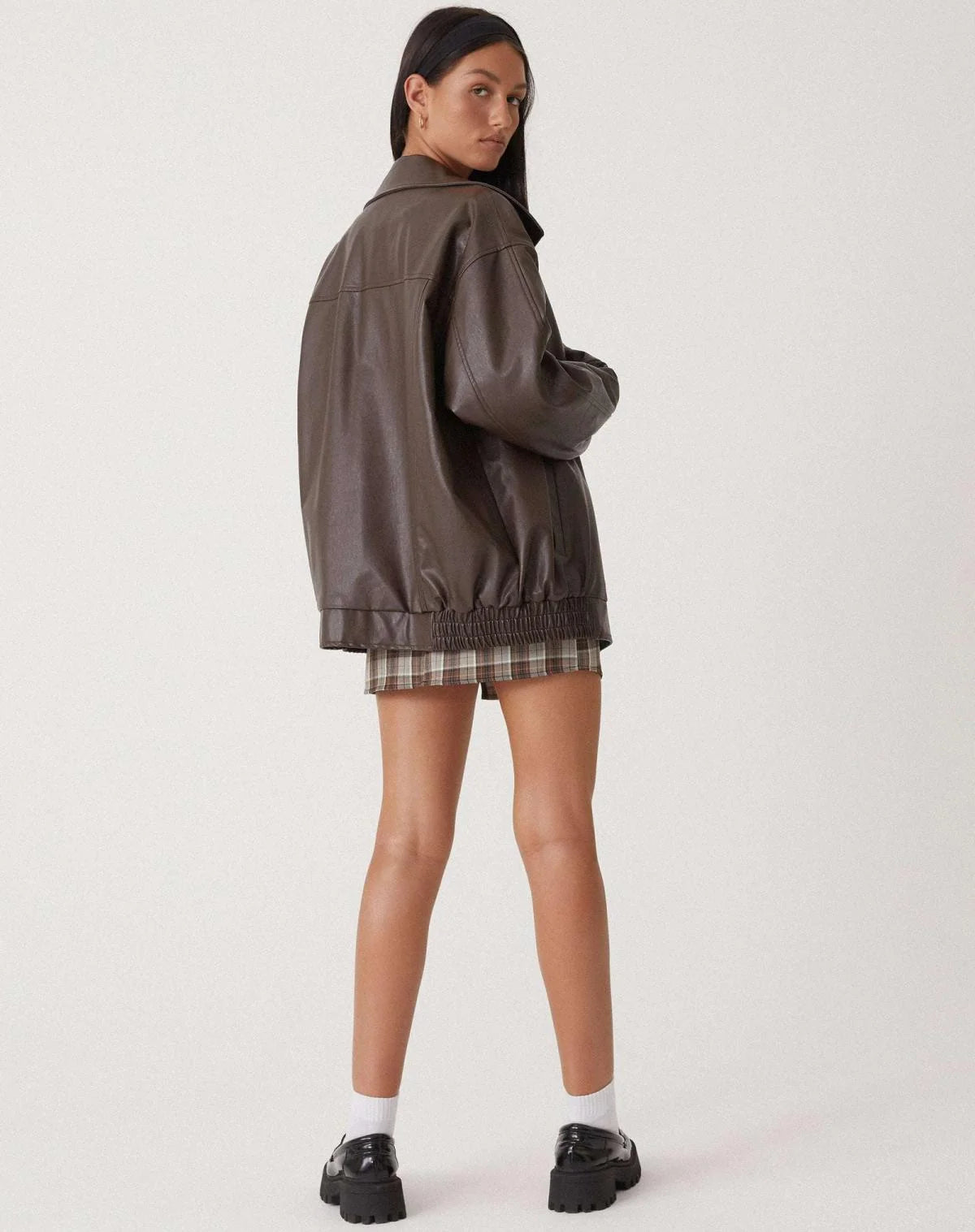 Leather Bomber Jacket ? Timeless Style with All-Day Comfort 3